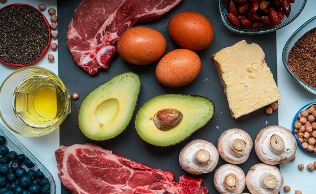 8 Health Benefits Of LCHF Diet: Fat-Loss, HDL, Satiety, Energy & Brain ...